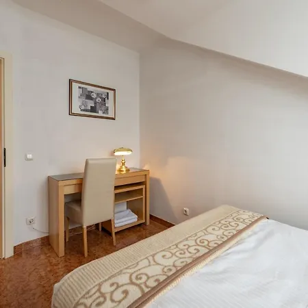 Garden Guests House Πανσιόν Μόναχο